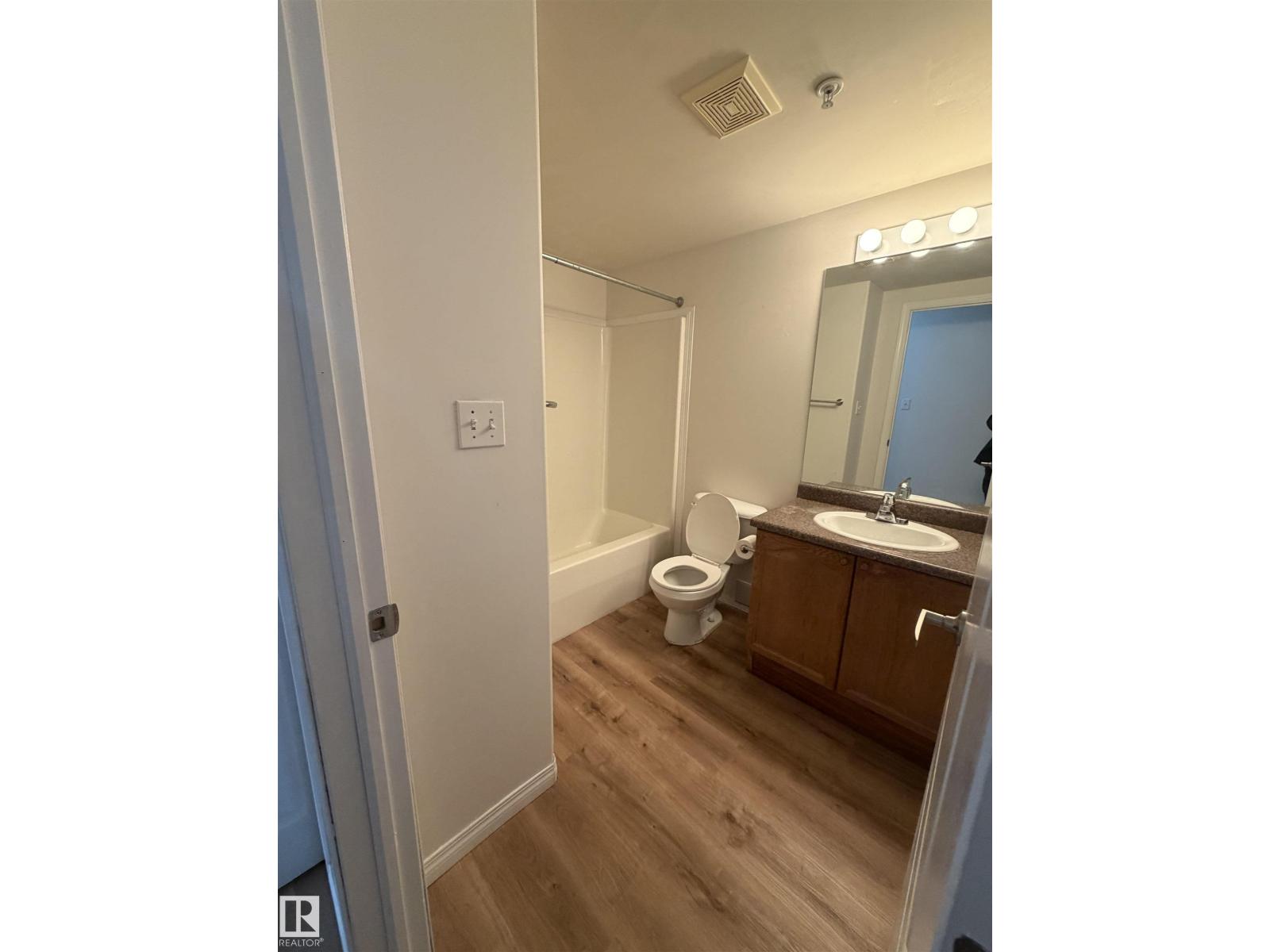 #104 8119 112 AV NW NW, Edmonton