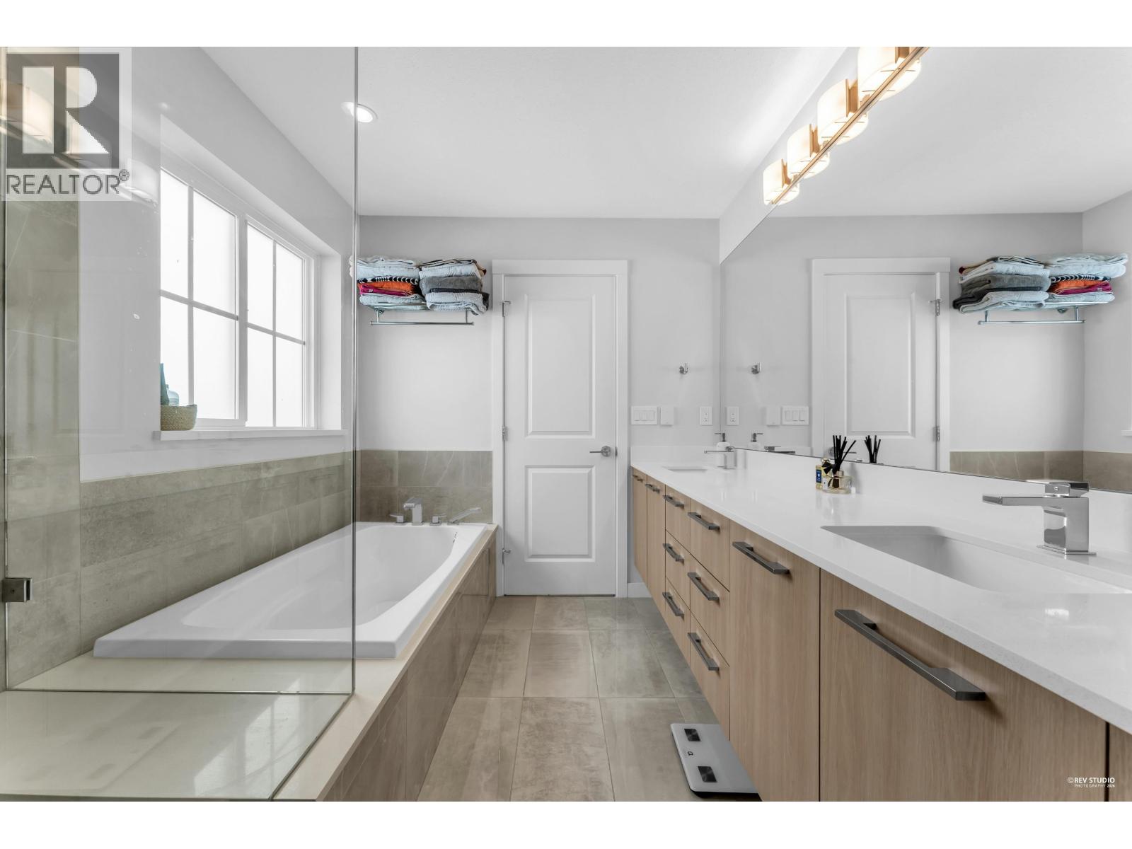 #103-5311 ADMIRAL Way, Delta