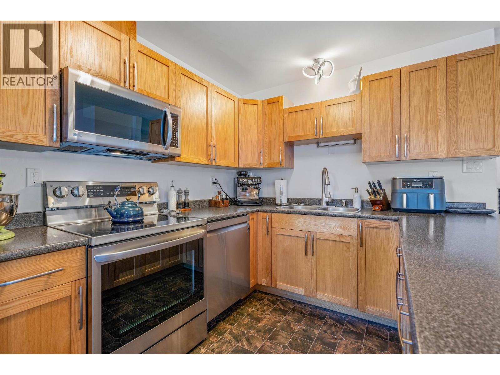 Photo 11 of 31 — 7703 MCMASTER CRESCENT · Prince George, BC