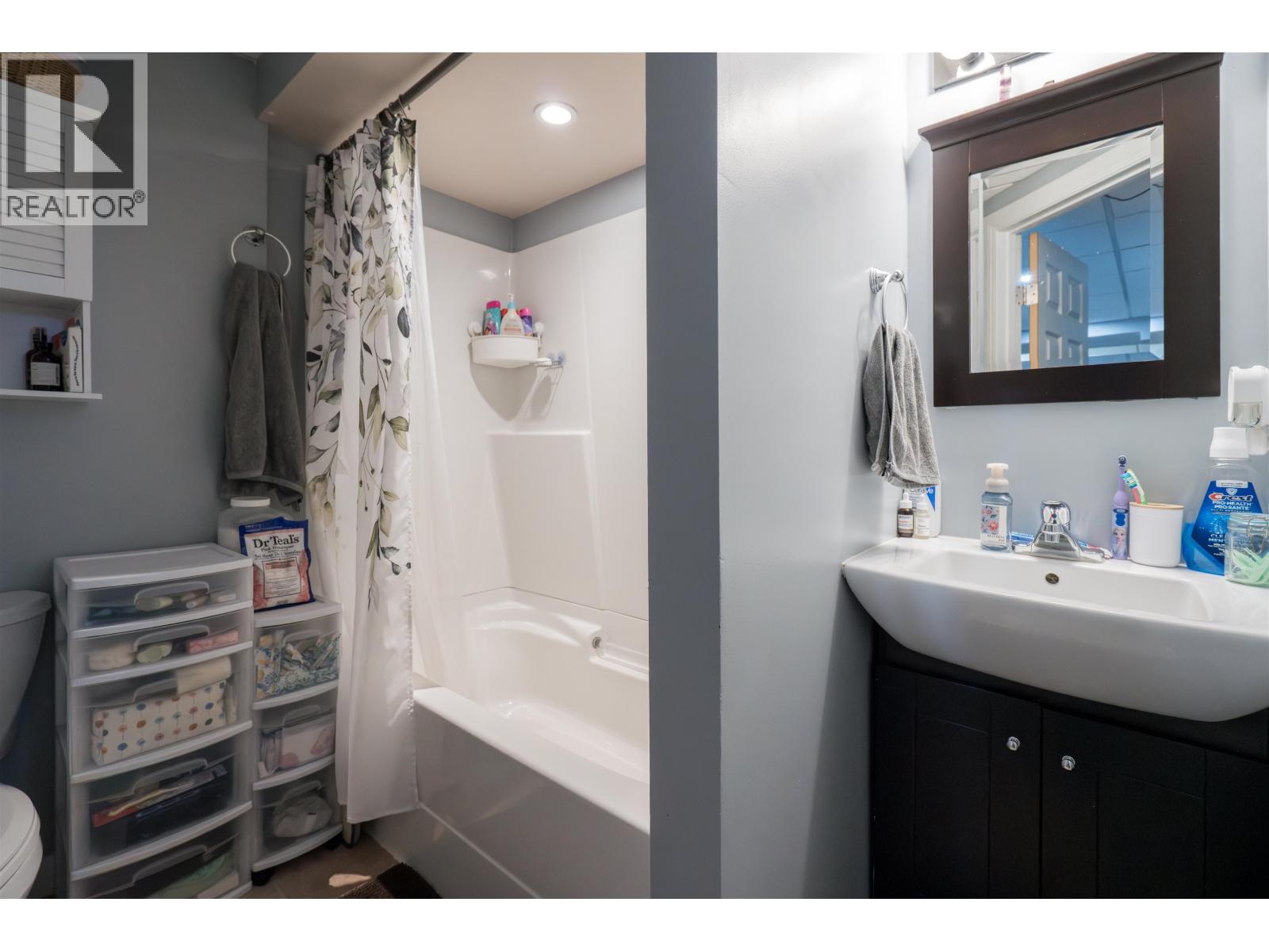 7703 MCMASTER CRESCENT - 26