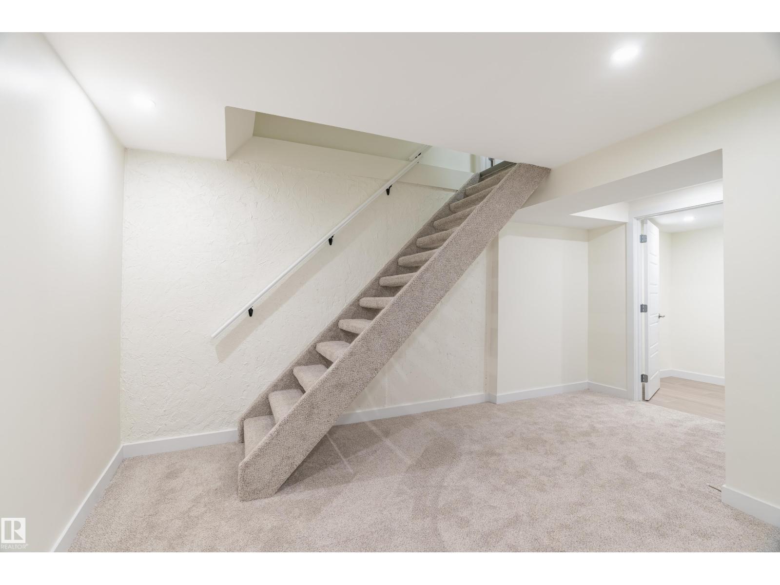 15C CALLINGWOOD CT NW, Edmonton