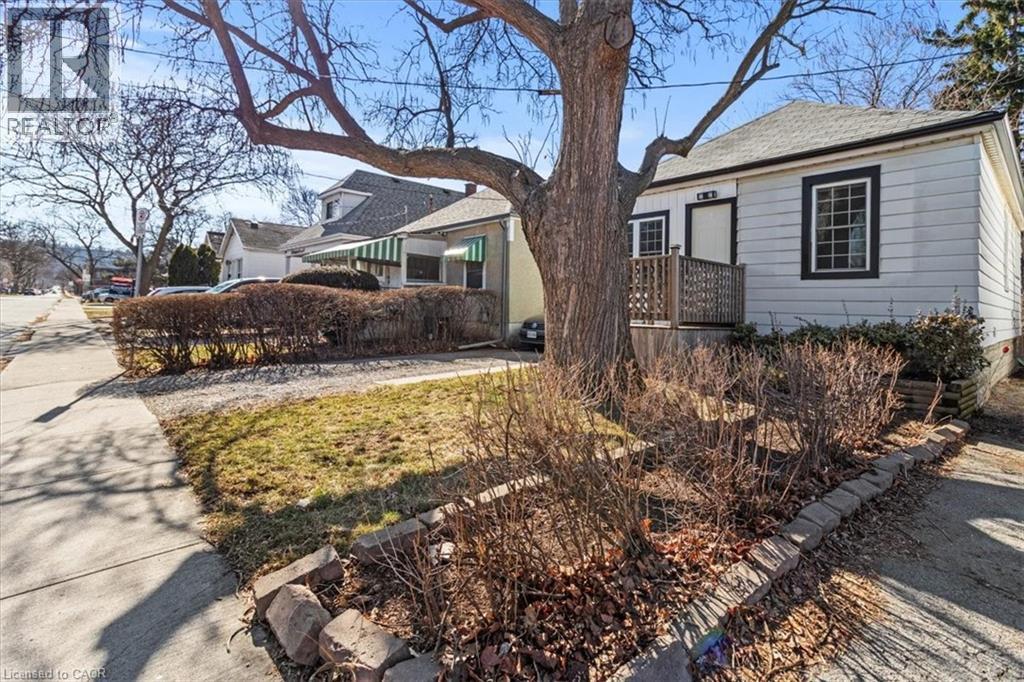 29 WEXFORD Avenue, Hamilton, Ontario L8H4M2