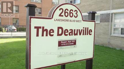 Listing photo of 802 - 2663 LAKE SHORE BOULEVARD W