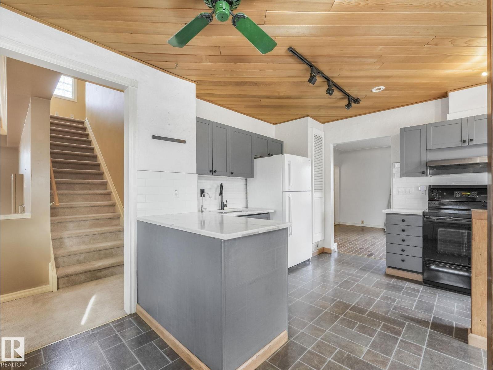 11643 76 AV NW - 14