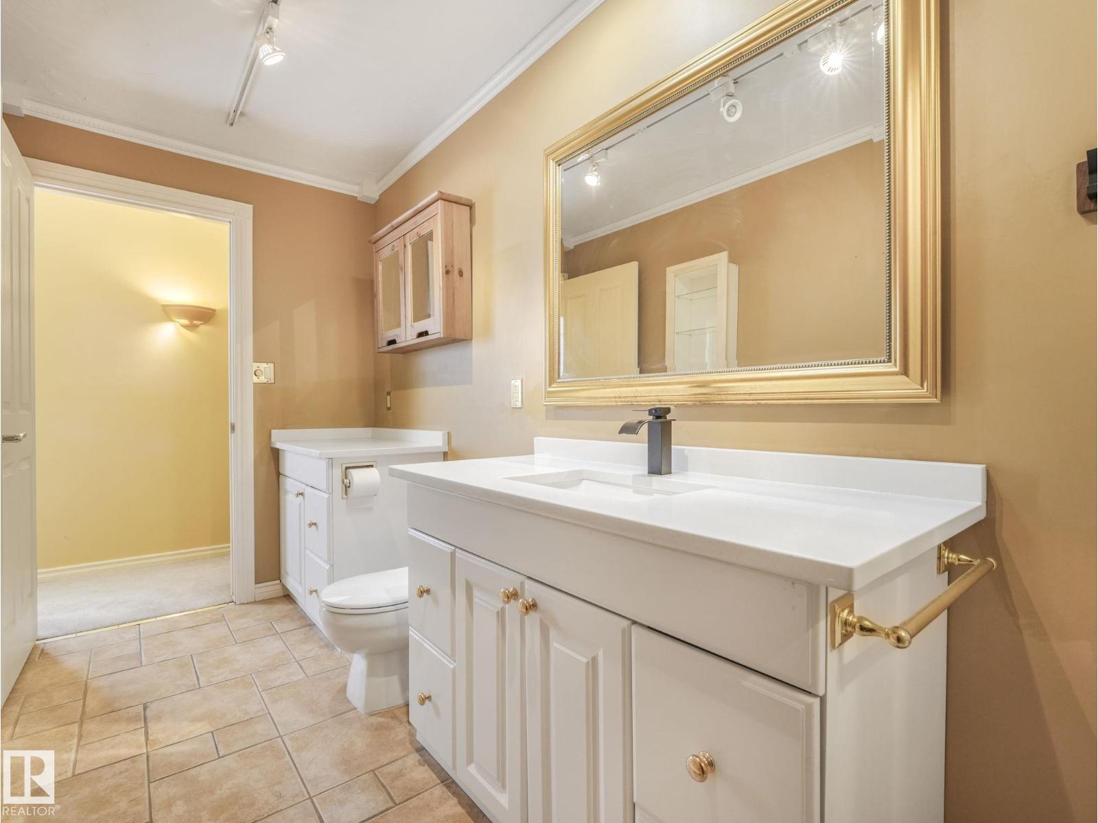 11643 76 AV NW - 24