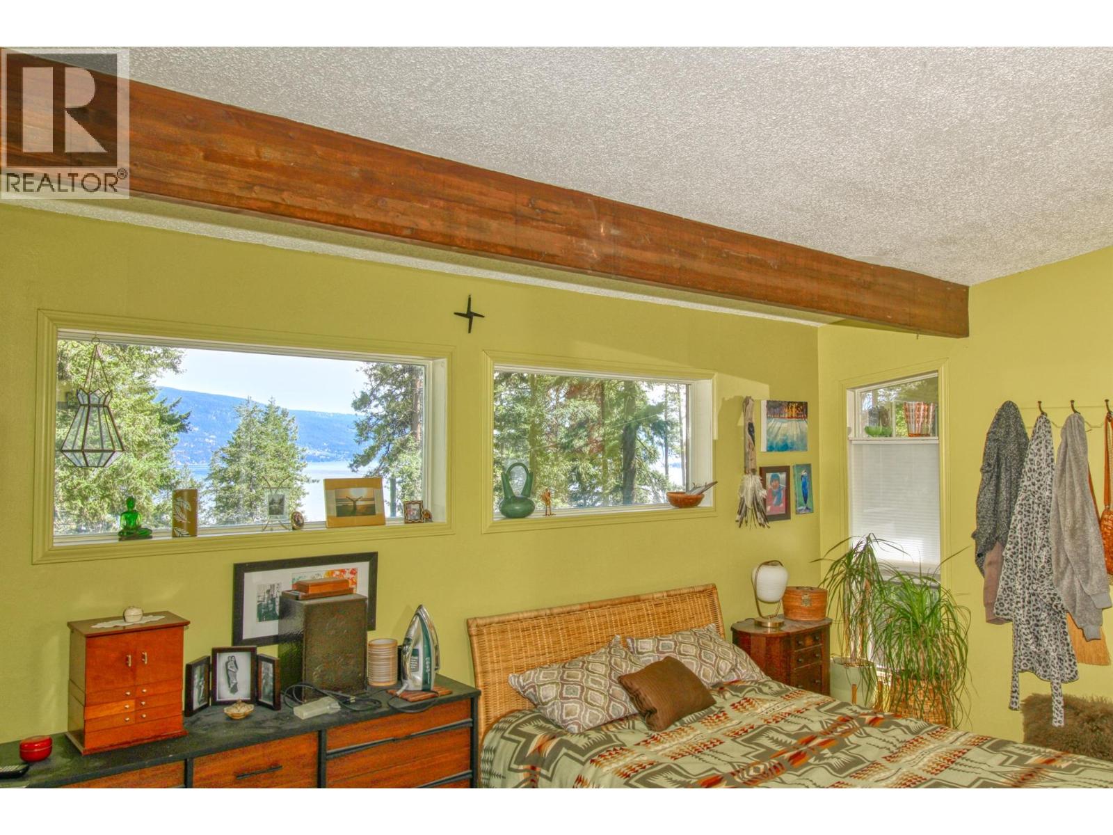  405 Kildare Way, Vernon