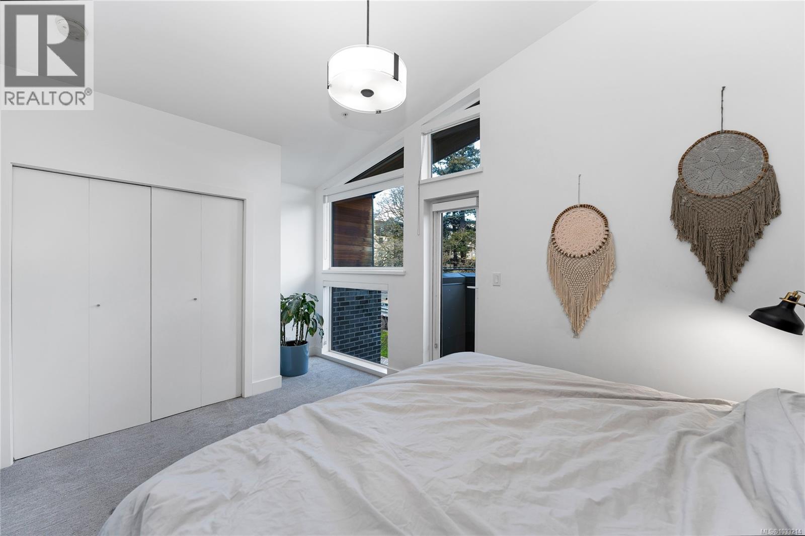 4 991 McKenzie Avenue, Saanich