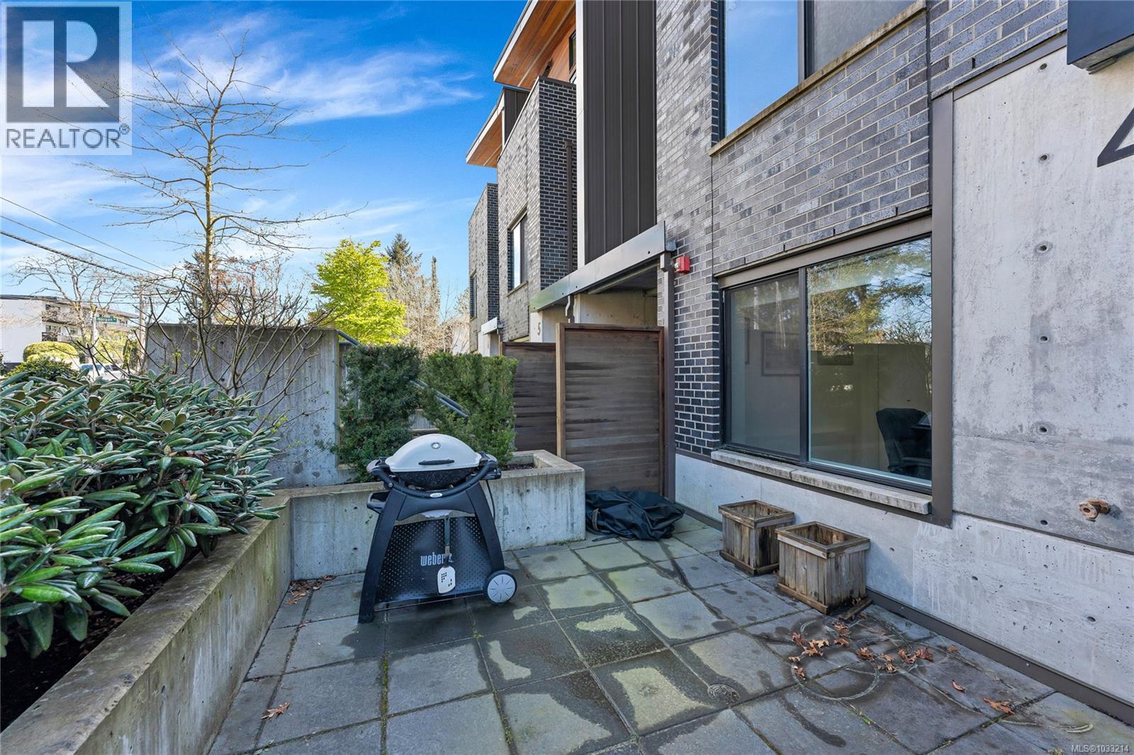 4 991 McKenzie Avenue, Saanich