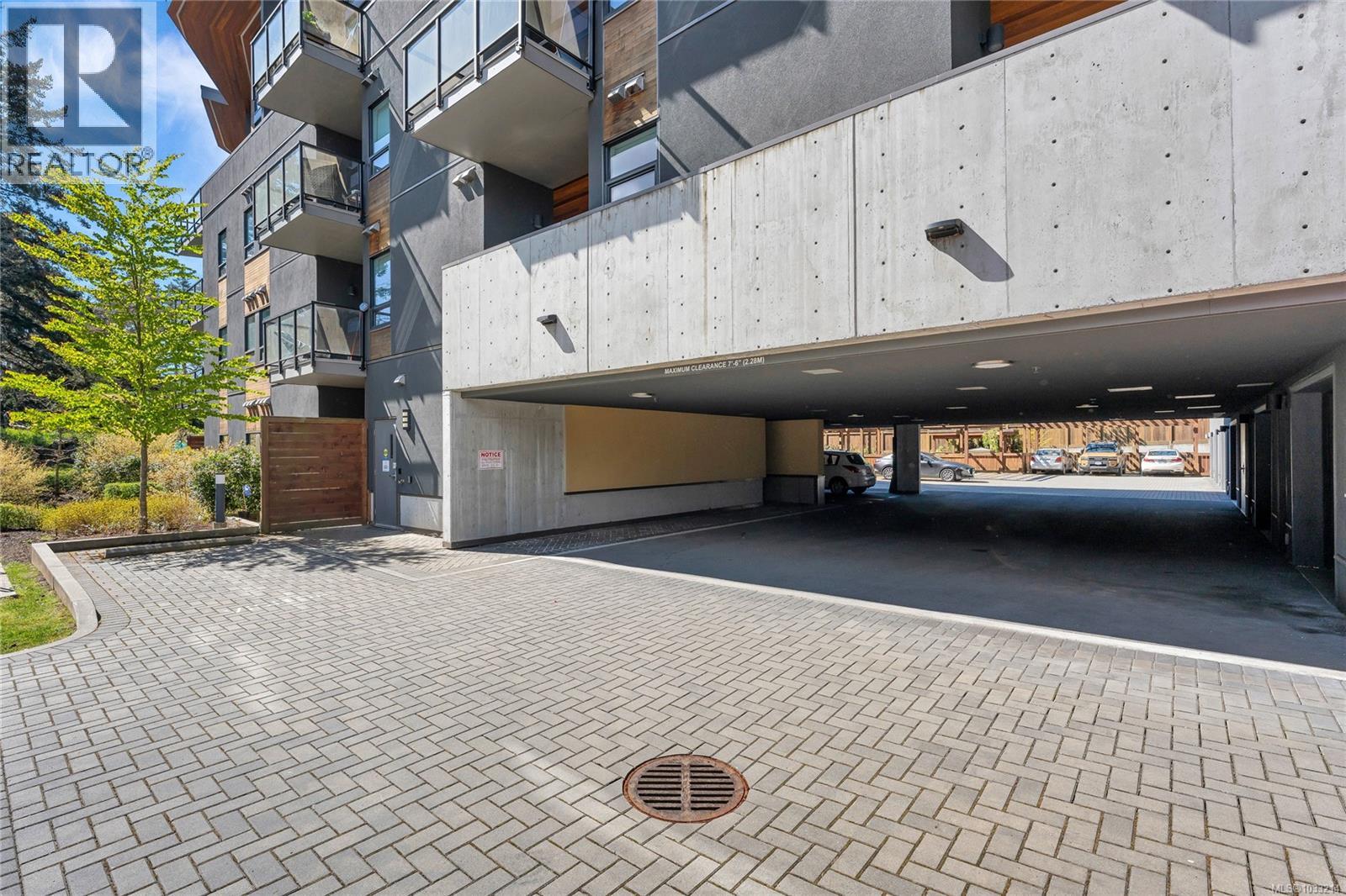 #4 991 McKenzie Ave - 24