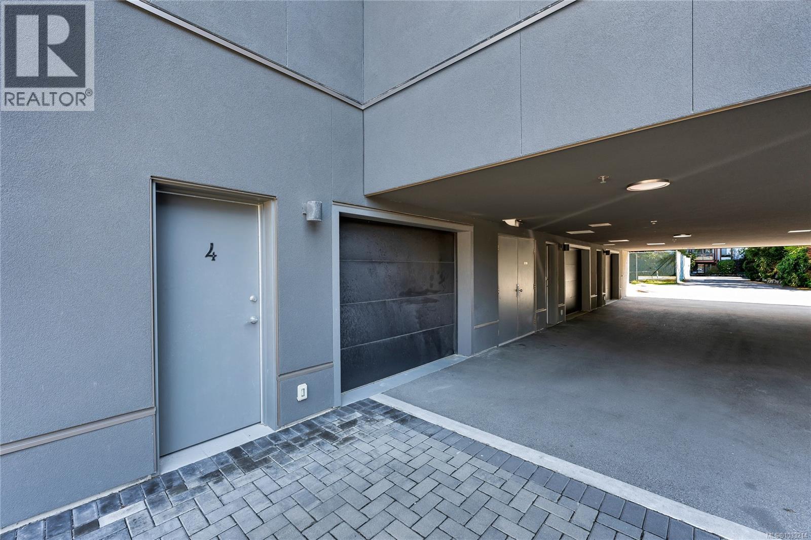 4 991 McKenzie Avenue, Saanich