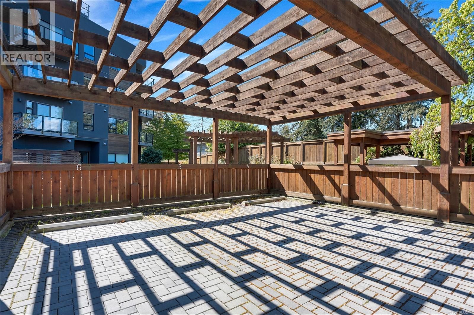 4 991 McKenzie Avenue, Saanich