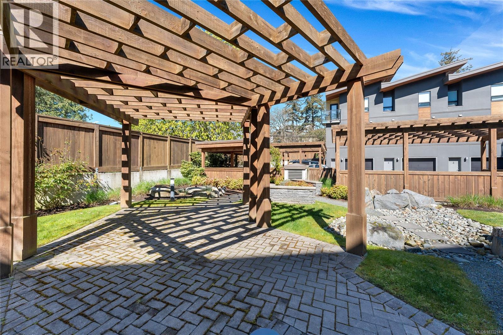 4 991 McKenzie Avenue, Saanich