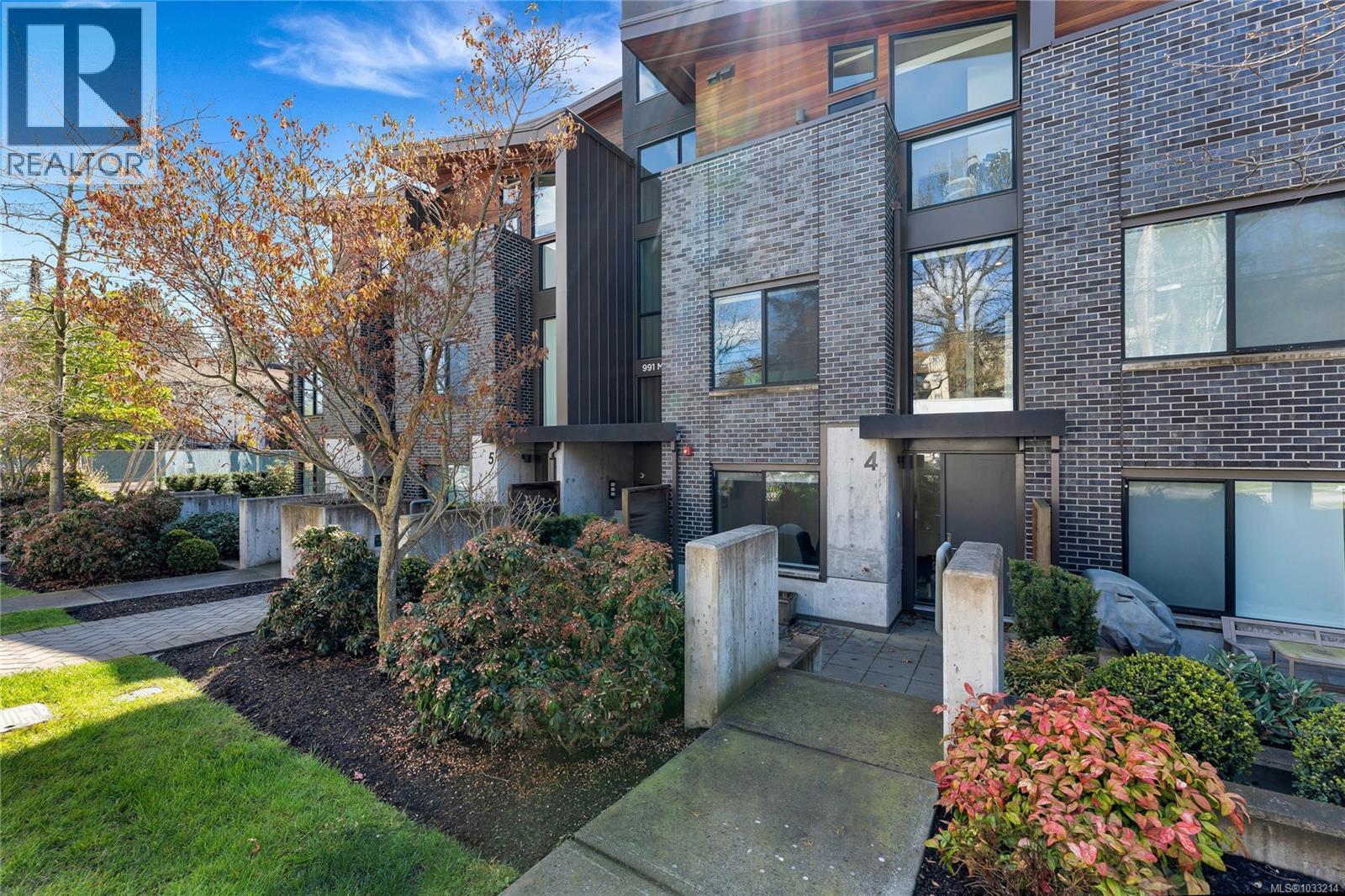 #4 991 McKenzie Ave - 3