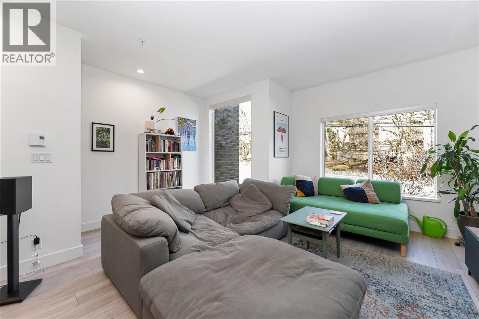 #4 991 McKenzie Ave - 4