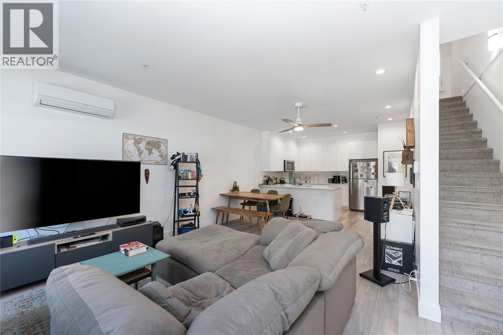 4 991 McKenzie Avenue, Saanich