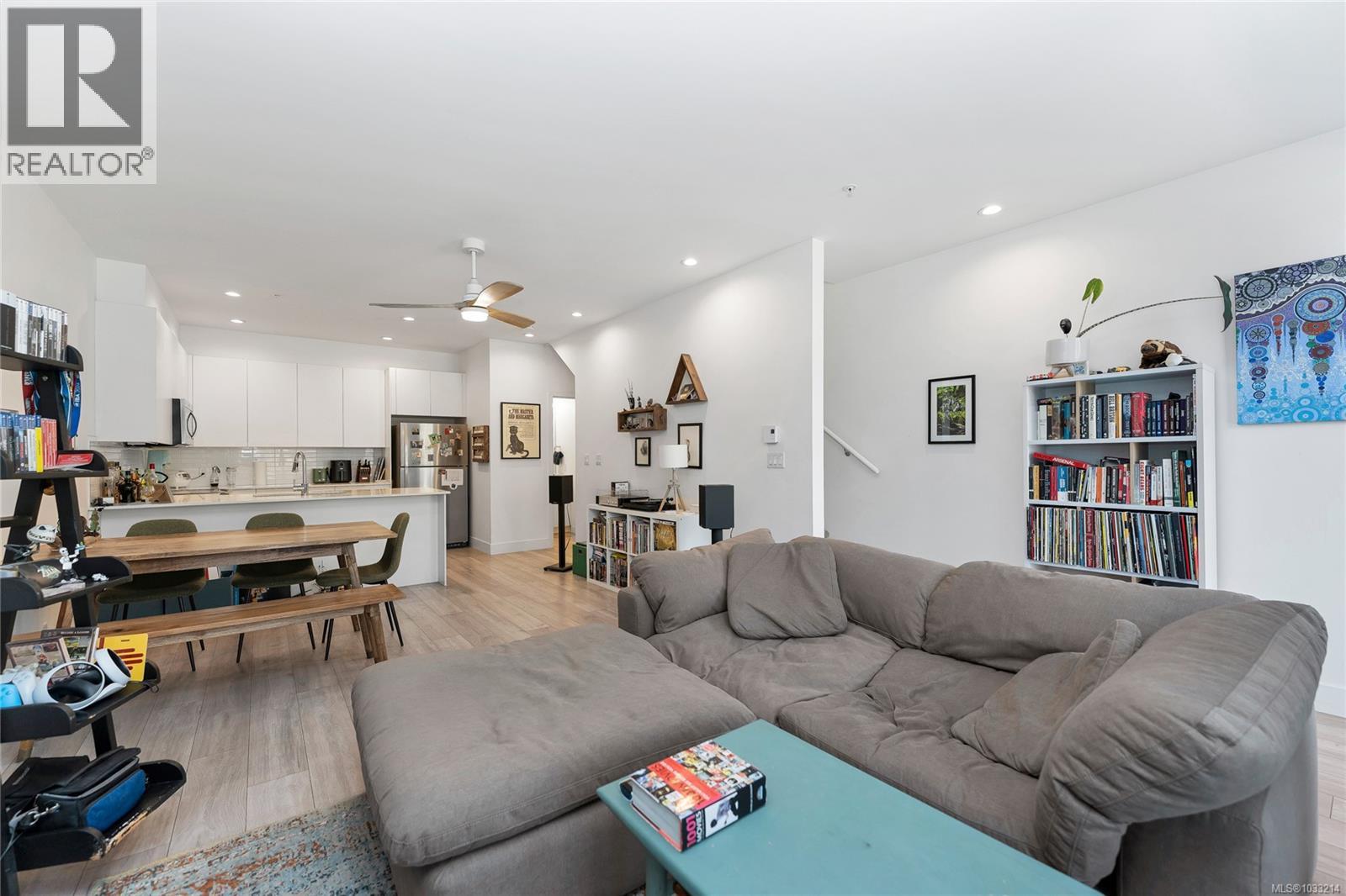 4 991 McKenzie Avenue, Saanich