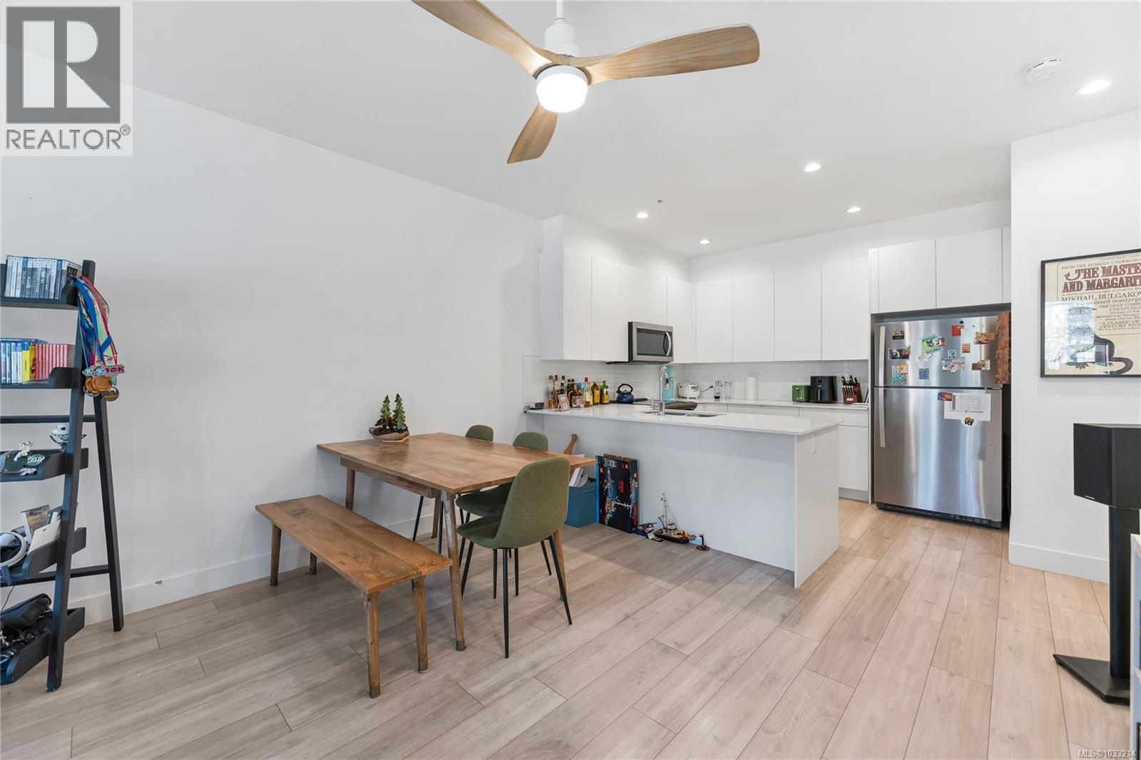 4 991 McKenzie Avenue, Saanich