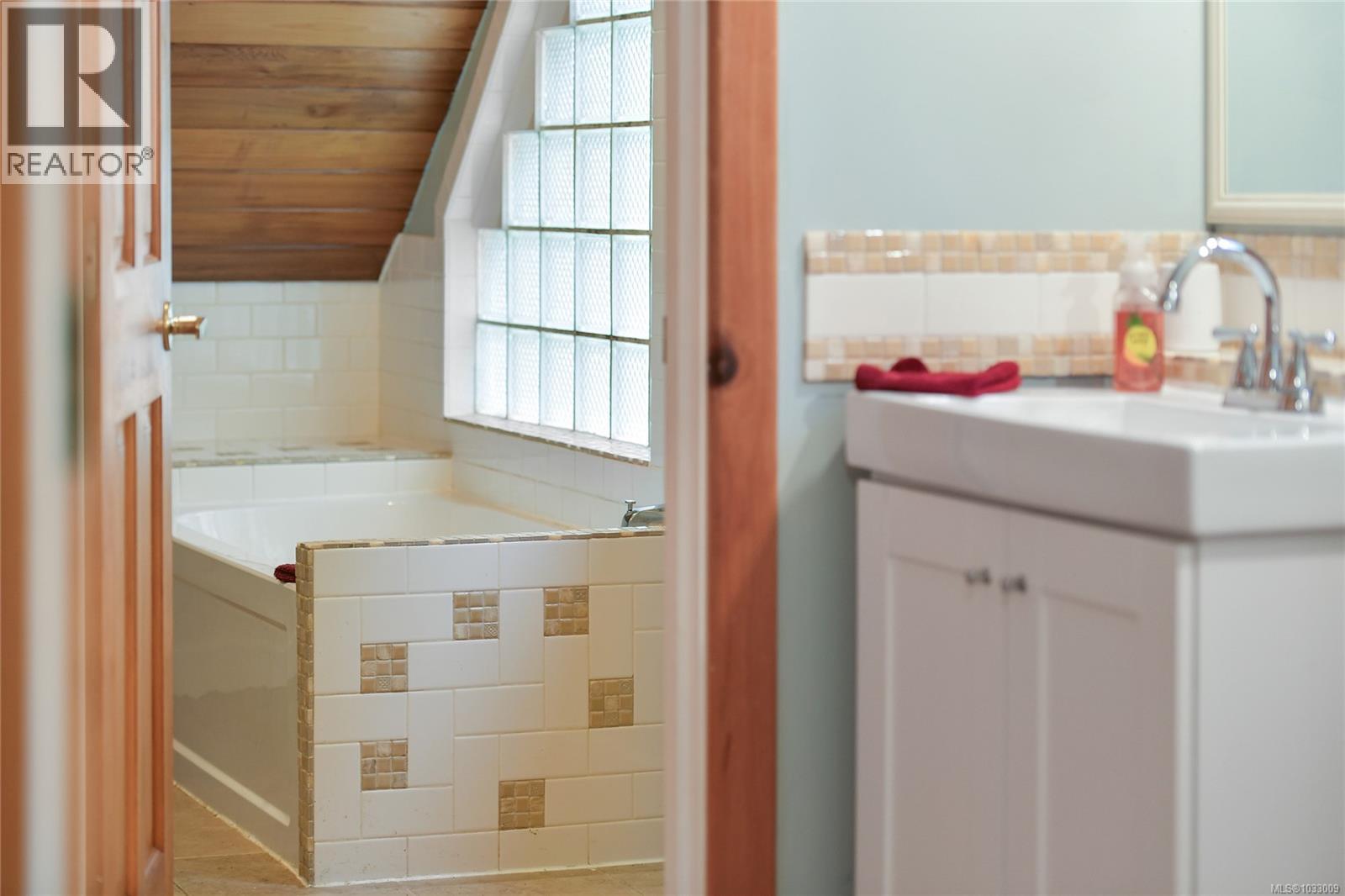  4836 Spring Road, Saanich