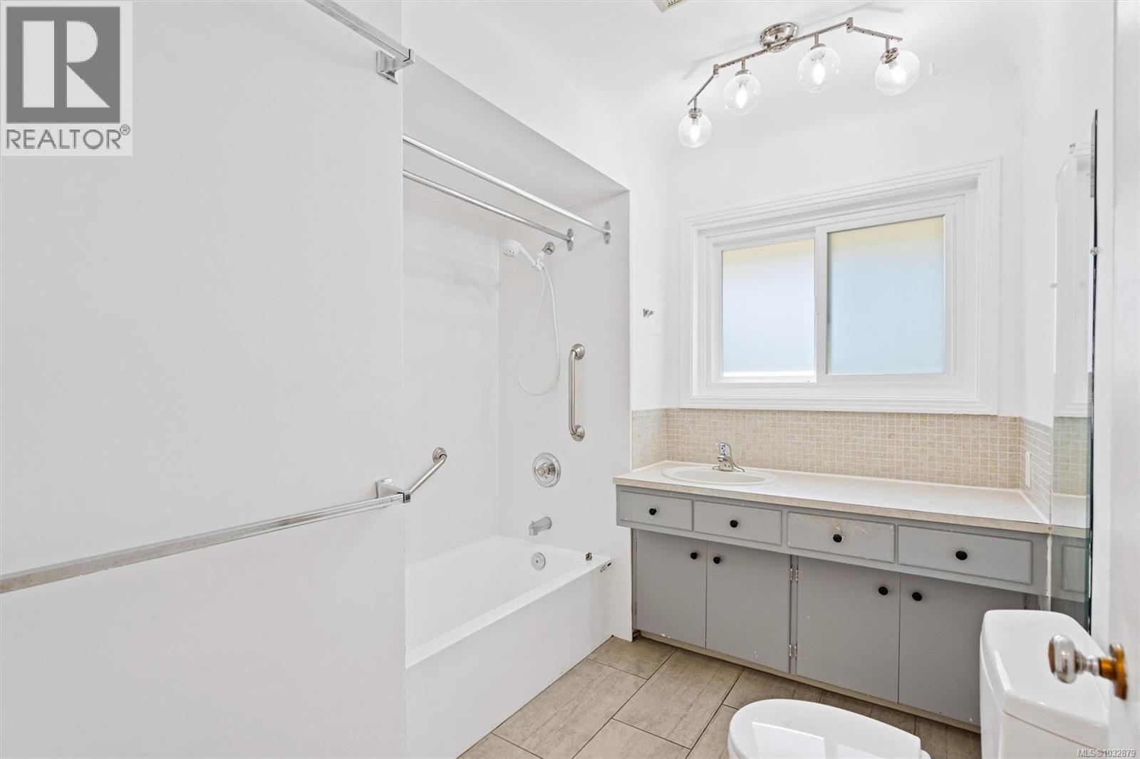  1675 Earle Street, Victoria