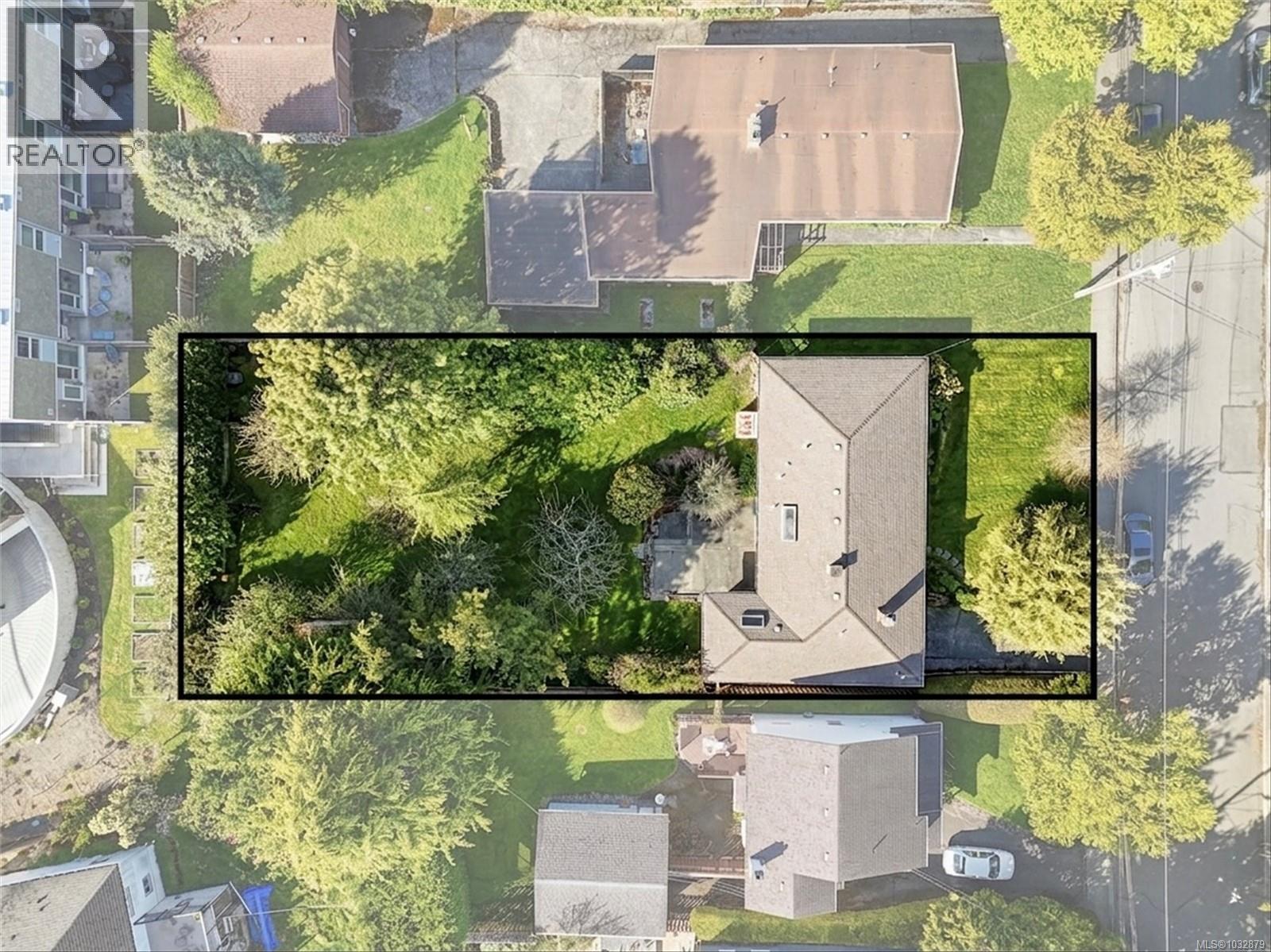 1675 Earle St - 3