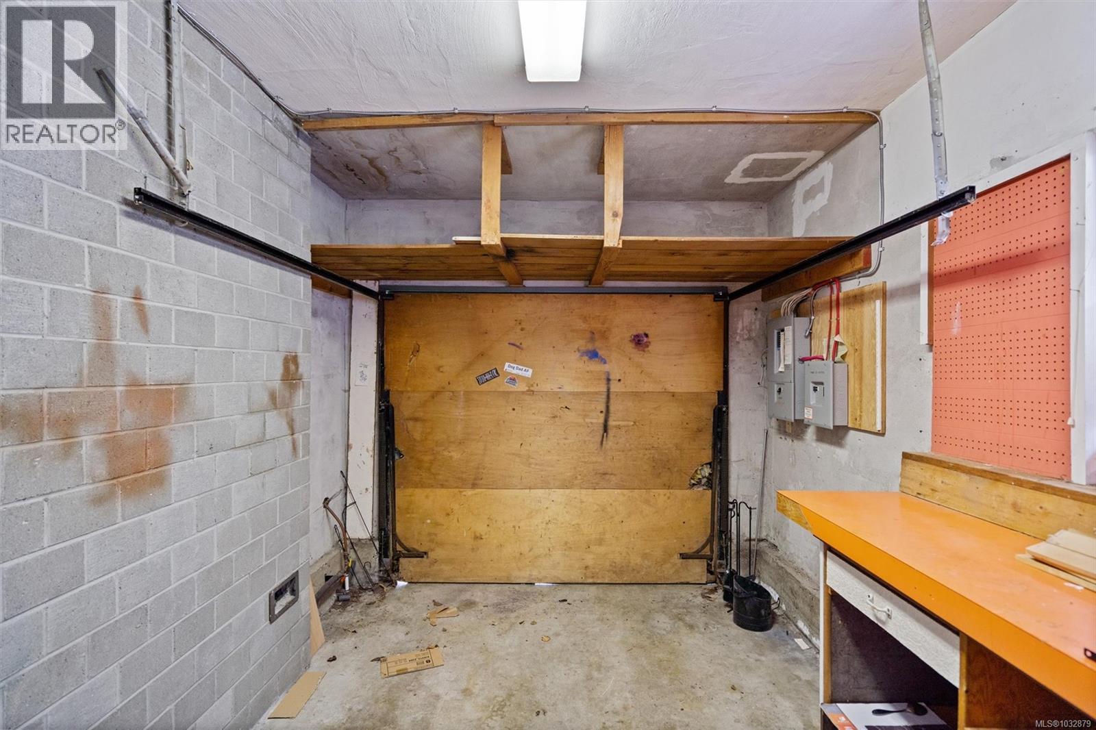 1675 Earle St - 33