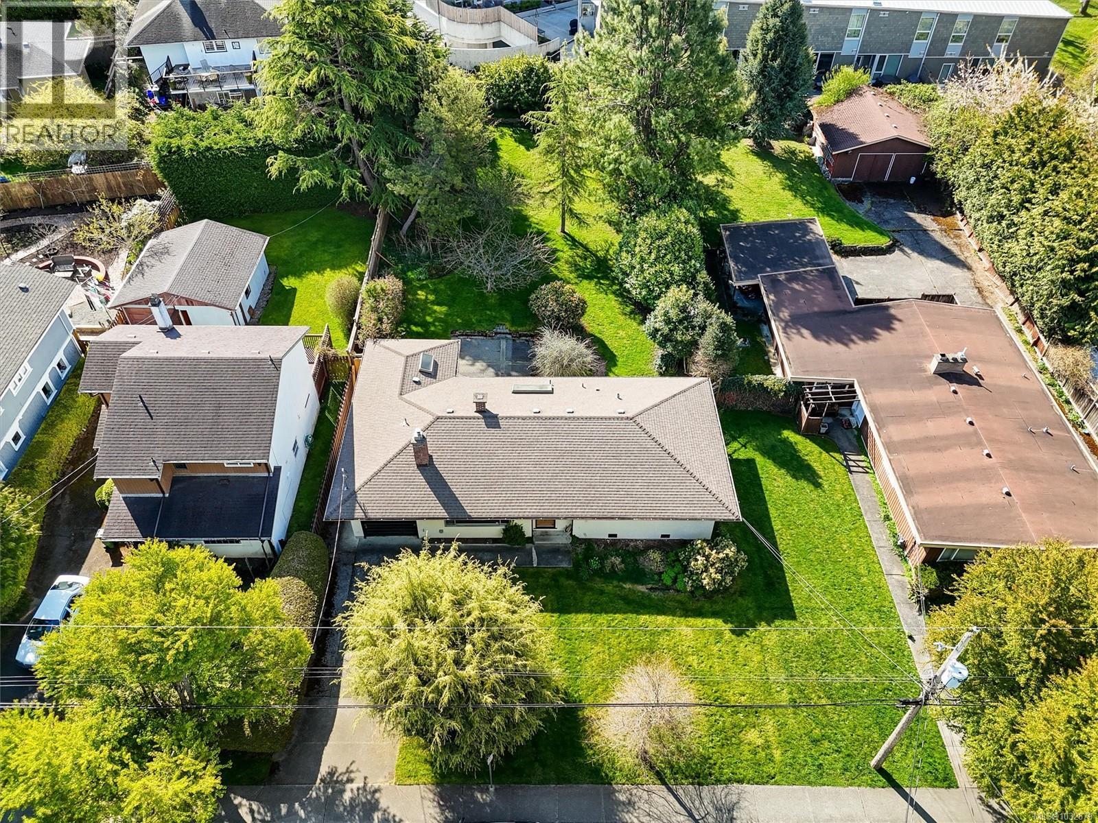 1675 Earle St - 4