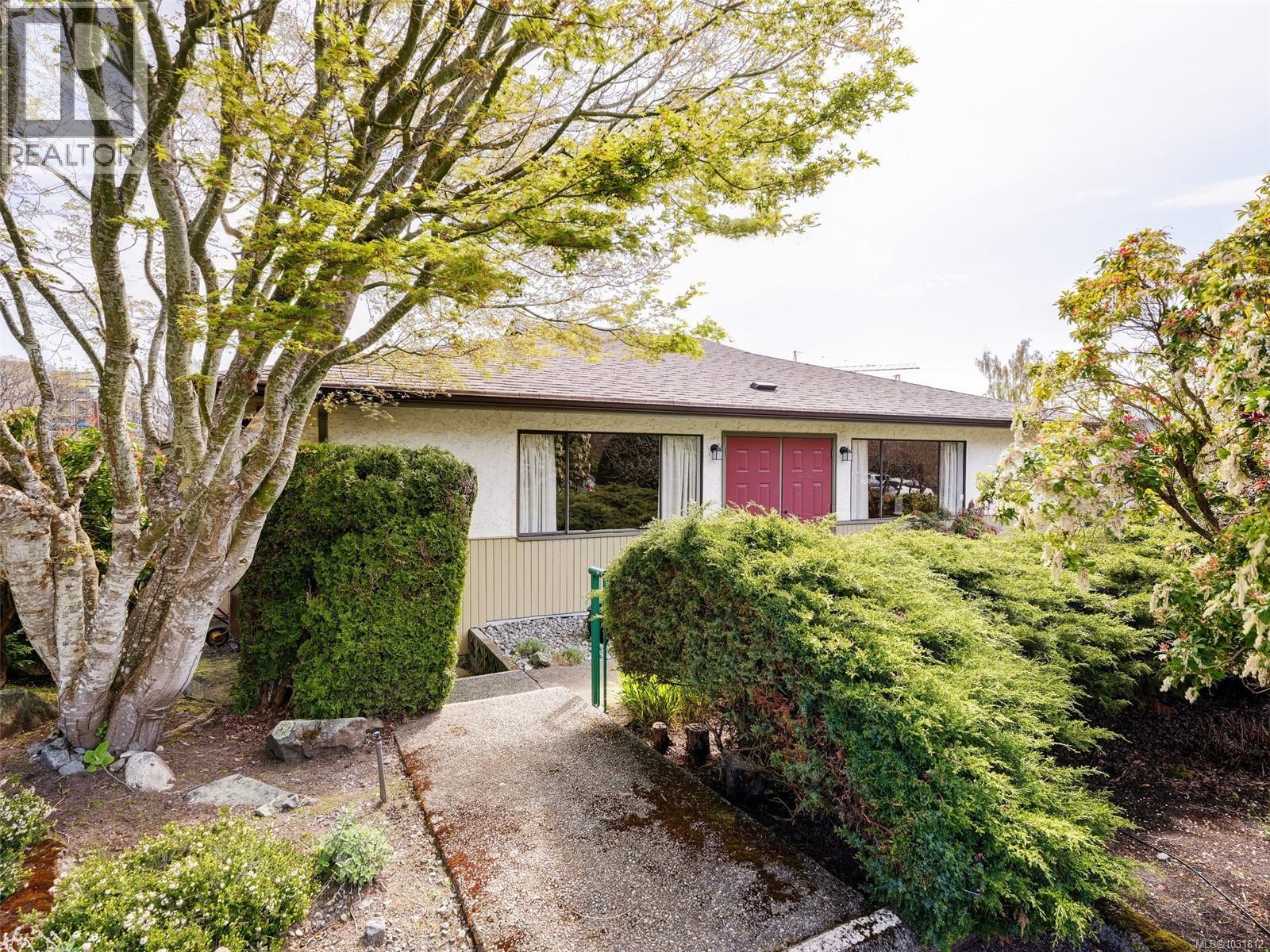 5 3968 Cedar Hill Road, Saanich