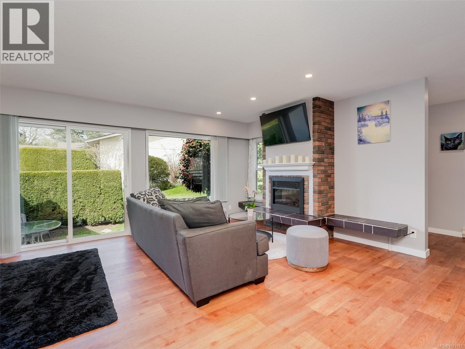 5 3968 Cedar Hill Road, Saanich