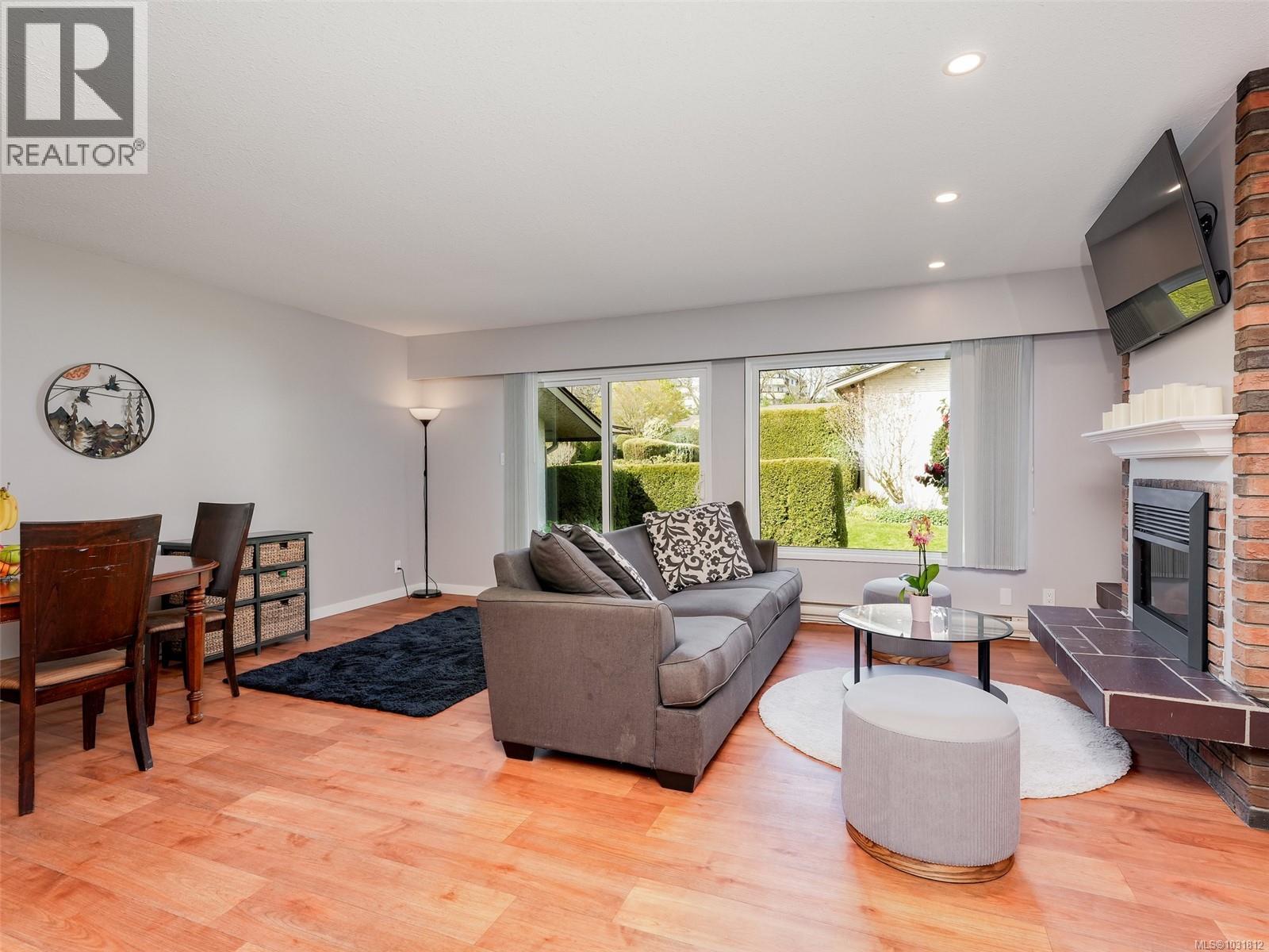 5 3968 Cedar Hill Road, Saanich