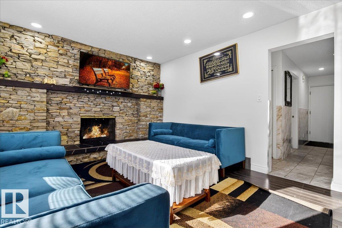 15815 124 ST NW - 15