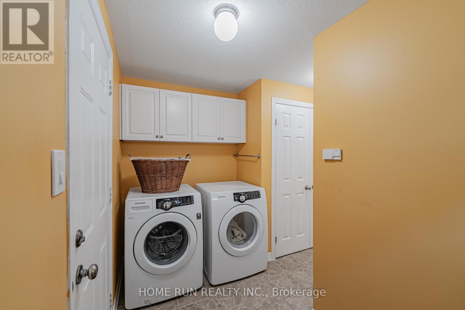 5 THUNDERBIRD CRESCENT — photo 17
