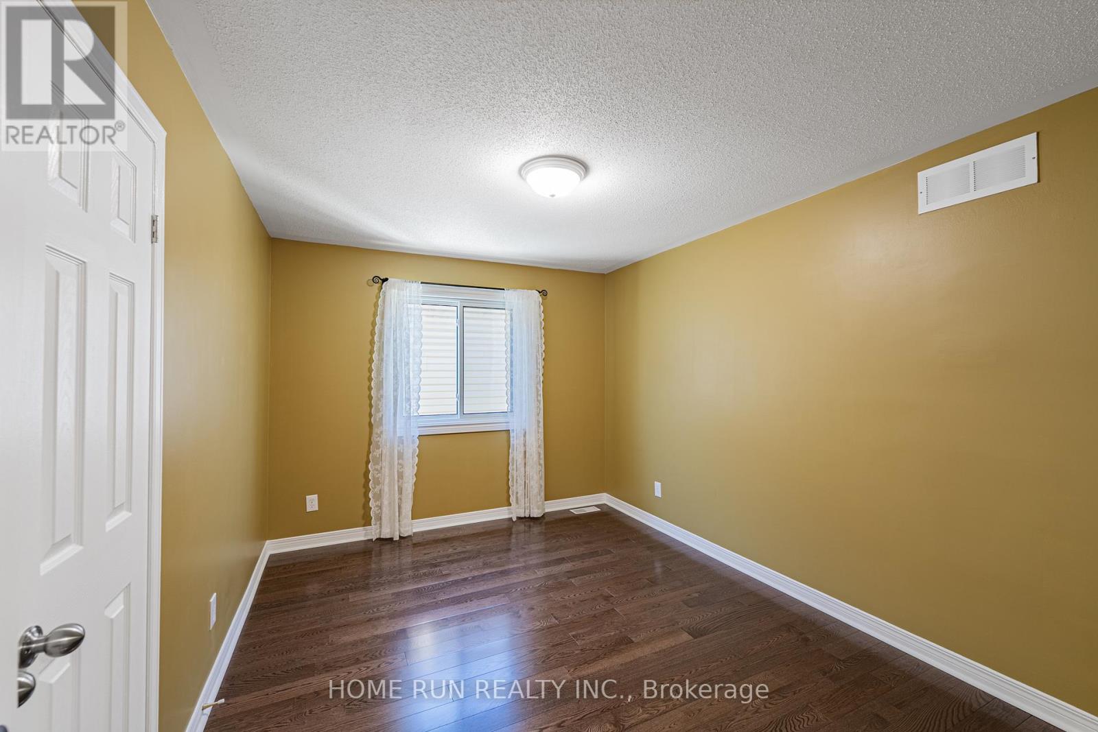 5 THUNDERBIRD CRESCENT — photo 29
