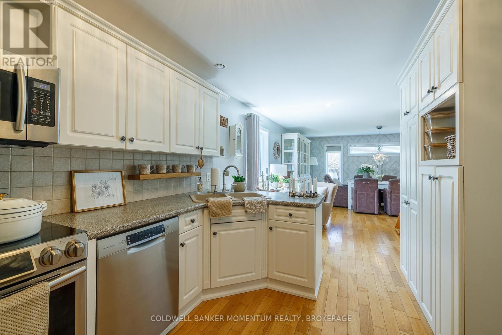32 ANNMARIE DRIVE - 16