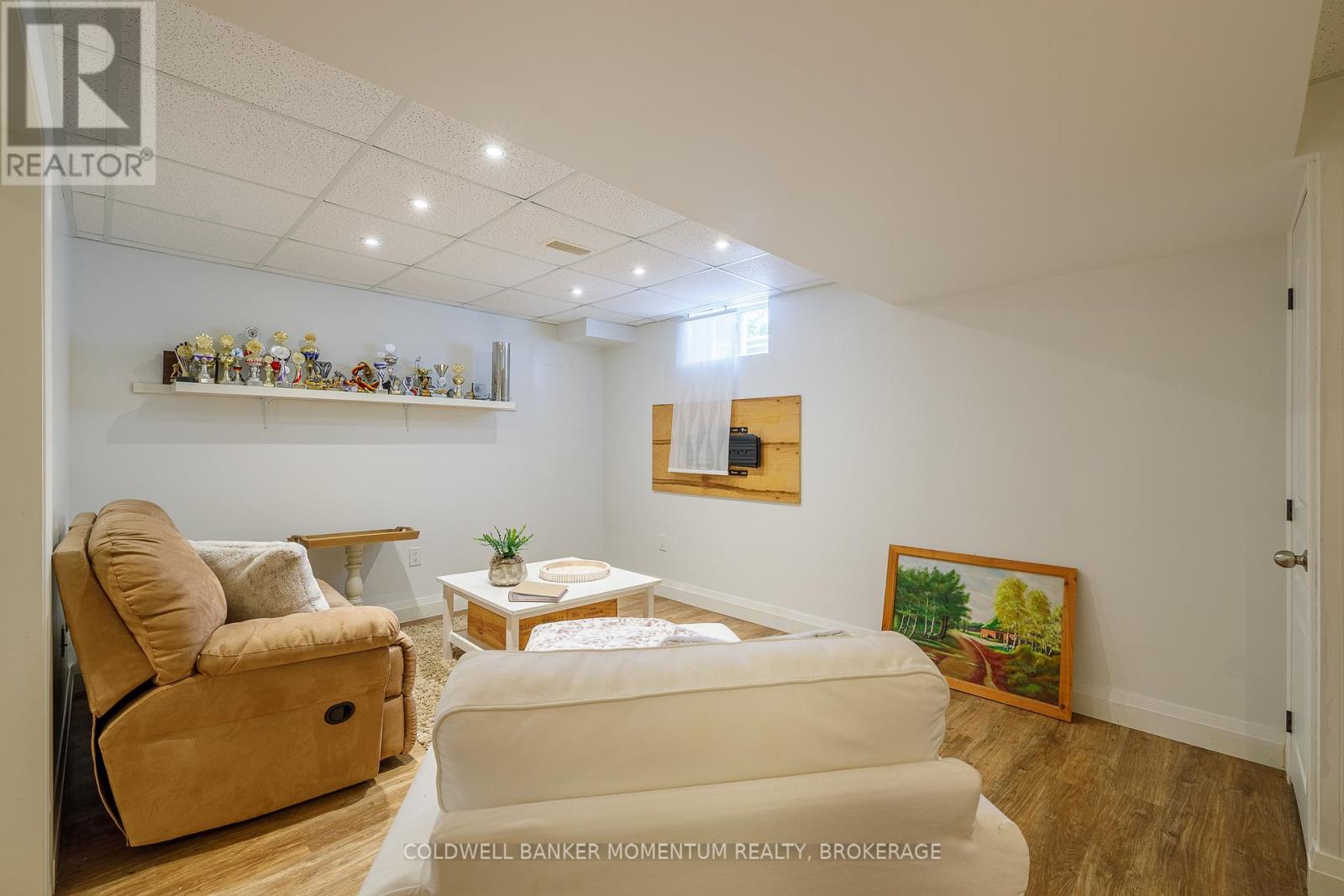 32 ANNMARIE DRIVE - 34