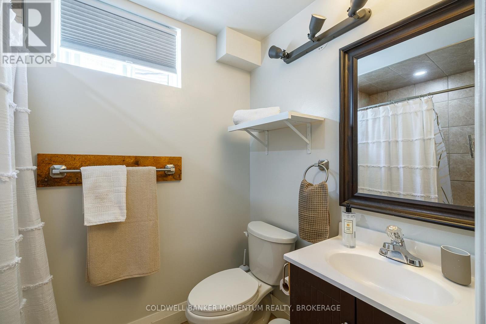 32 ANNMARIE DRIVE — photo 36