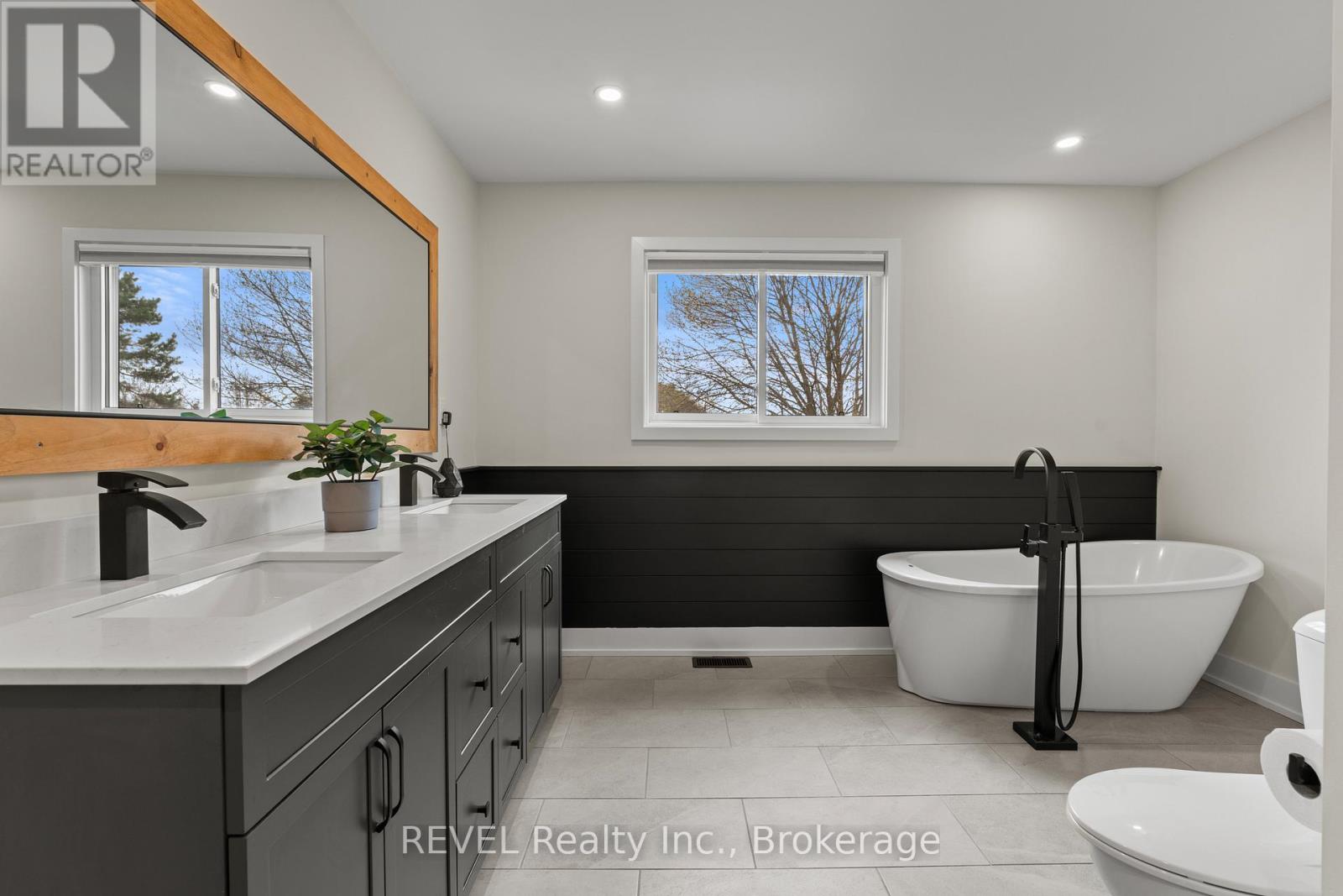1097 PELHAM STREET — photo 28