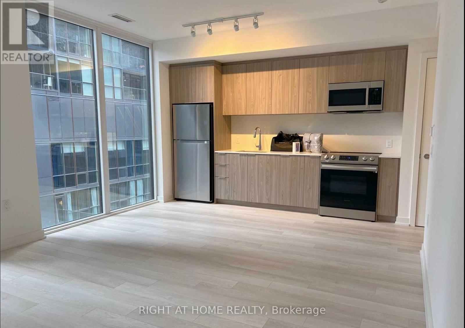 708 - 357 KING STREET W