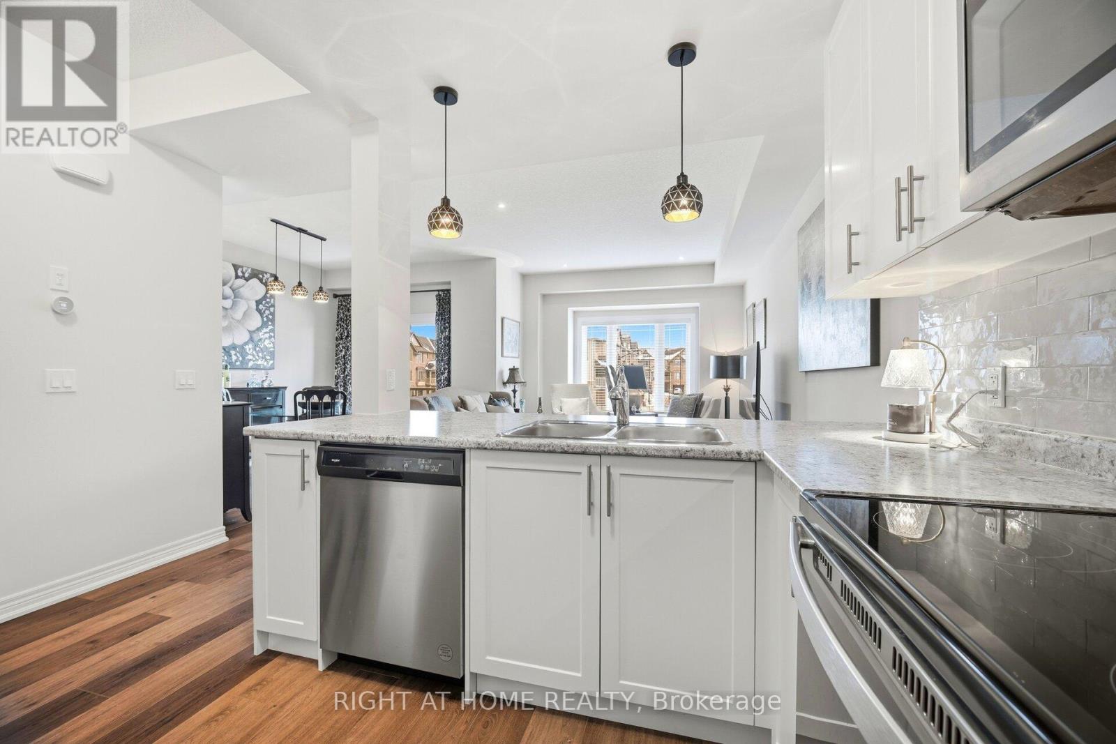 61 - 19 PICARDY DRIVE