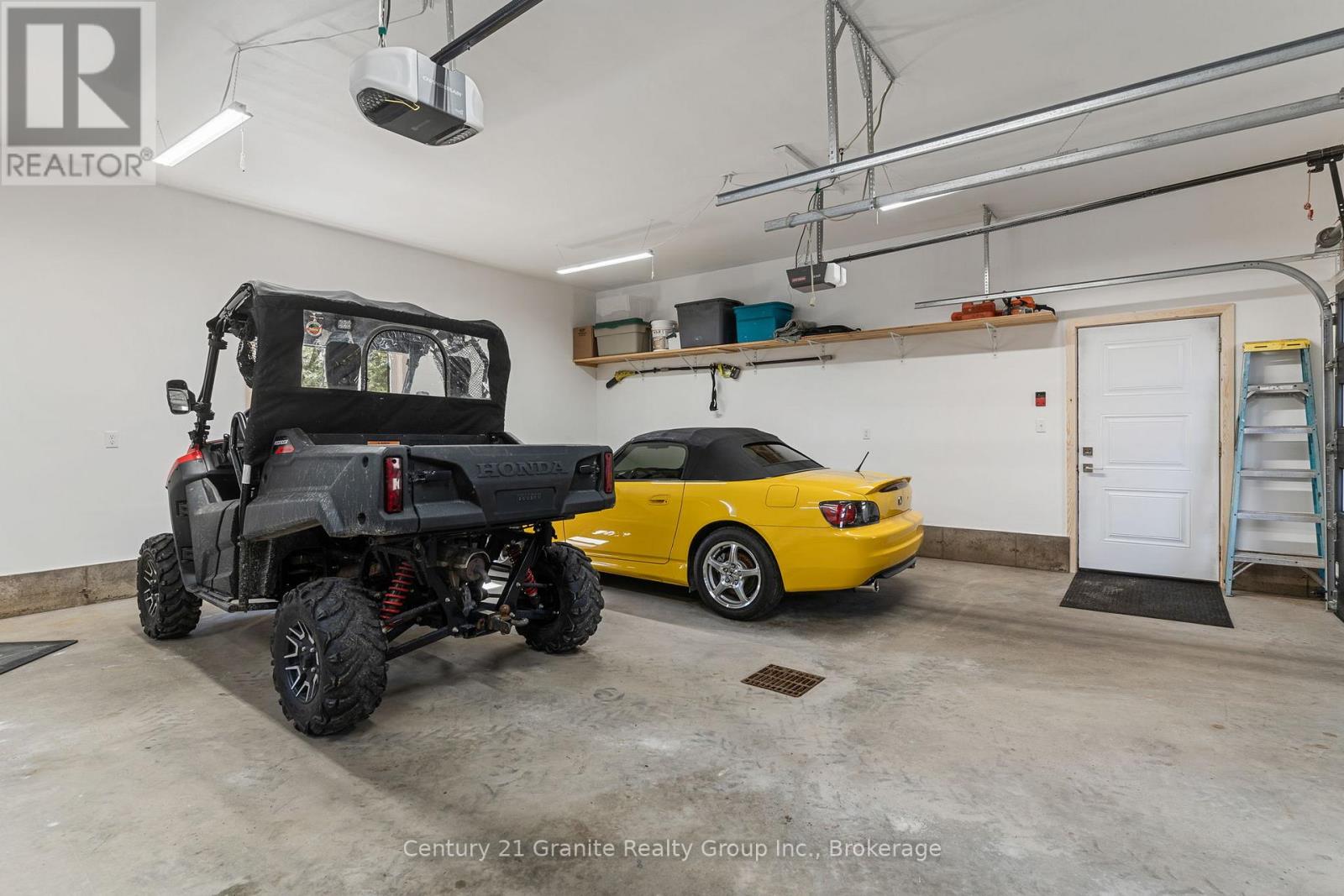 Oversized 2 car garage