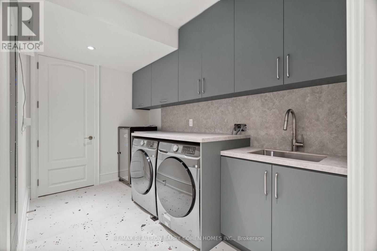 39 CHUDLEIGH AVENUE - 27