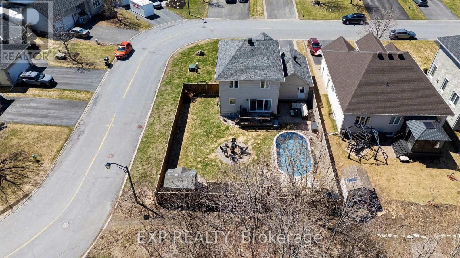 212 JASPER CRESCENT — photo 37