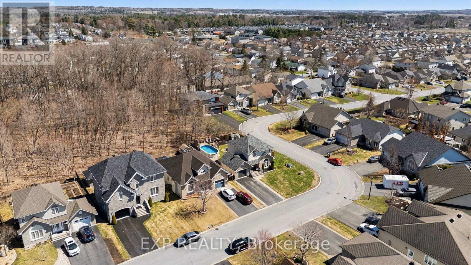 212 JASPER CRESCENT — photo 40