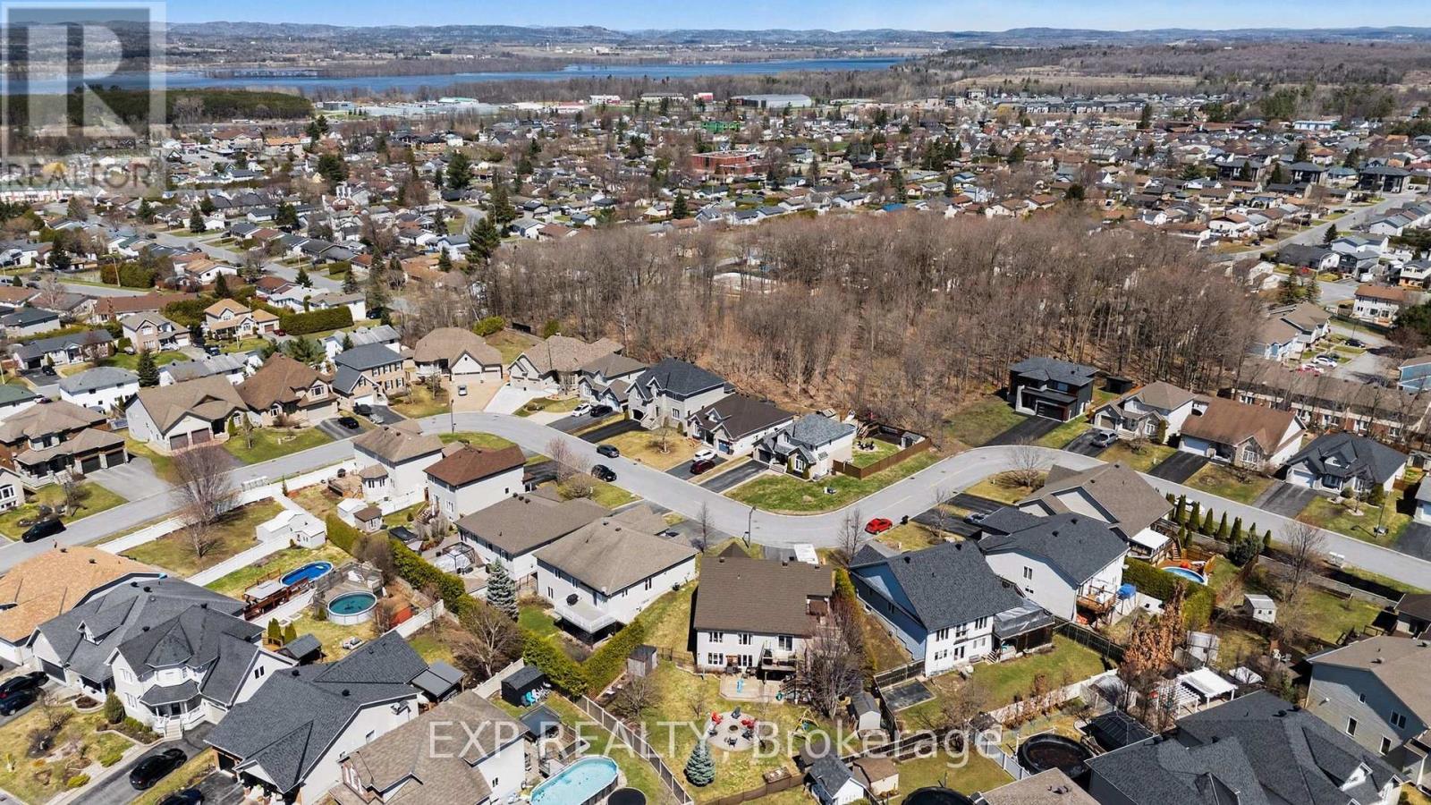 212 JASPER CRESCENT — photo 42