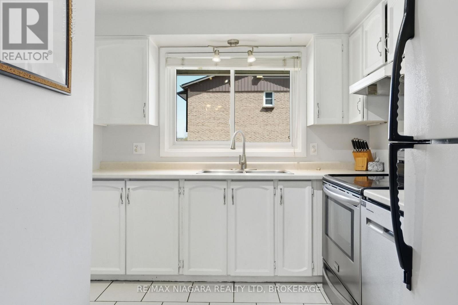 #64 151 LINWELL ROAD - 10