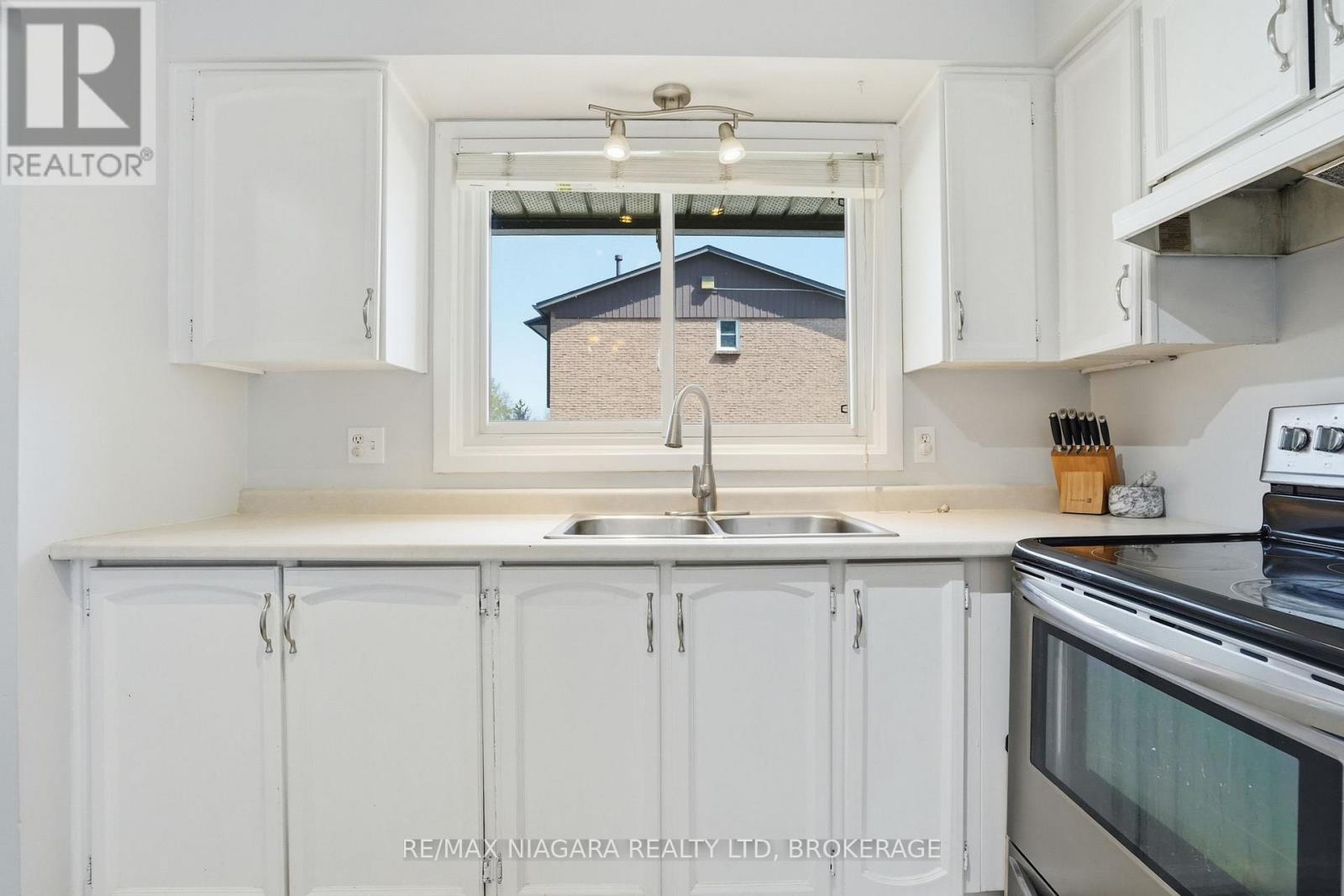 #64 151 LINWELL ROAD - 11
