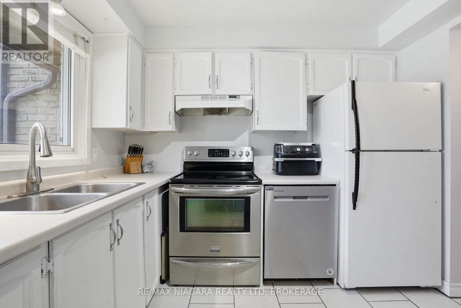 #64 151 LINWELL ROAD - 12