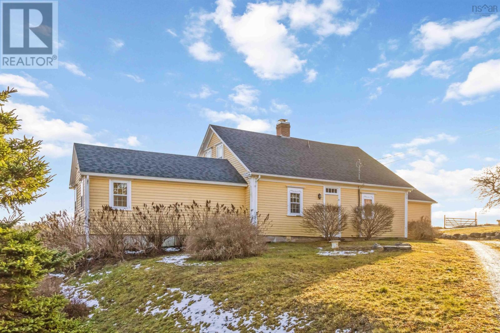 261 Upper Kingsburg Road - 1