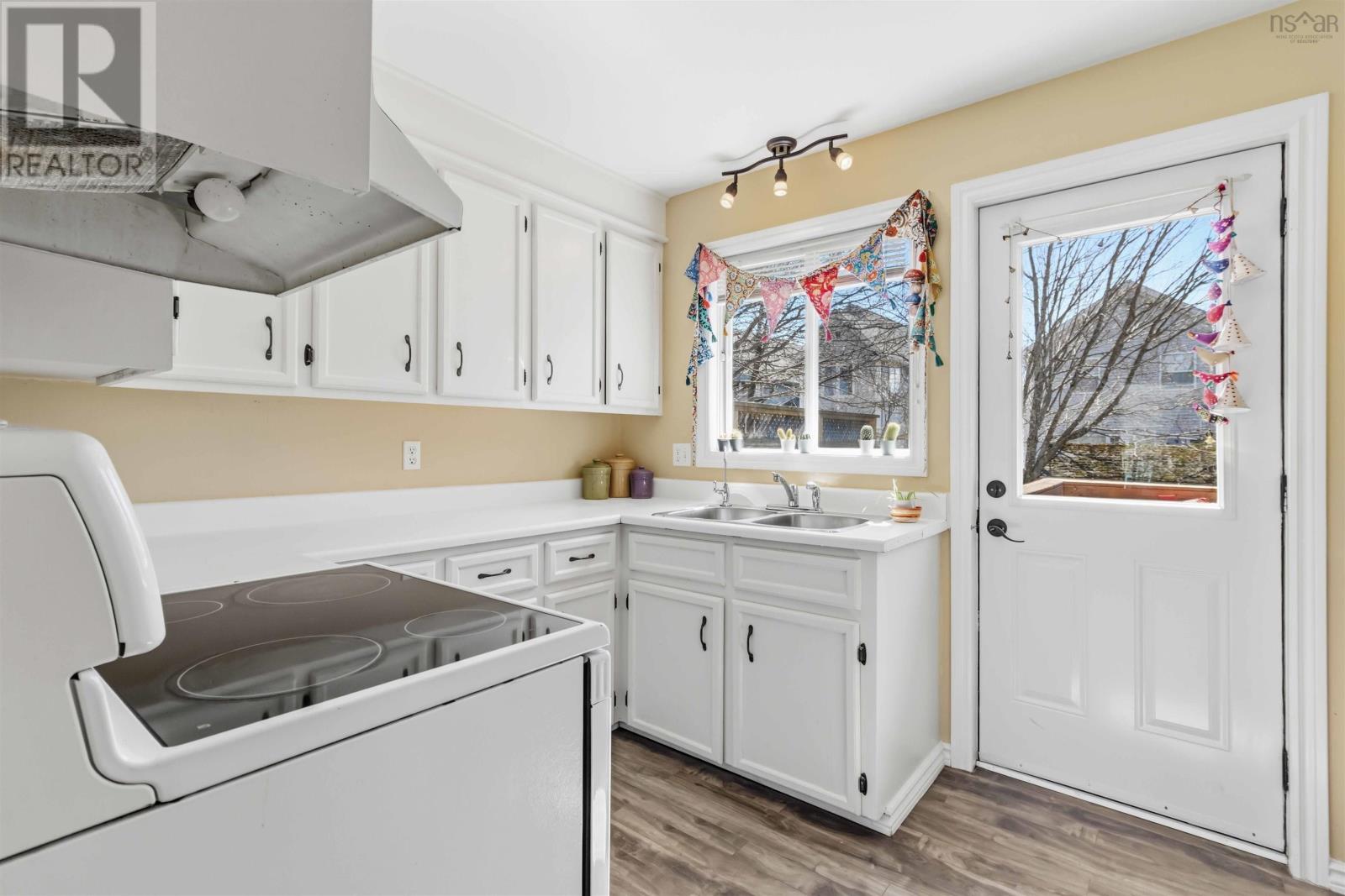 28 Merrimac Drive — photo 11