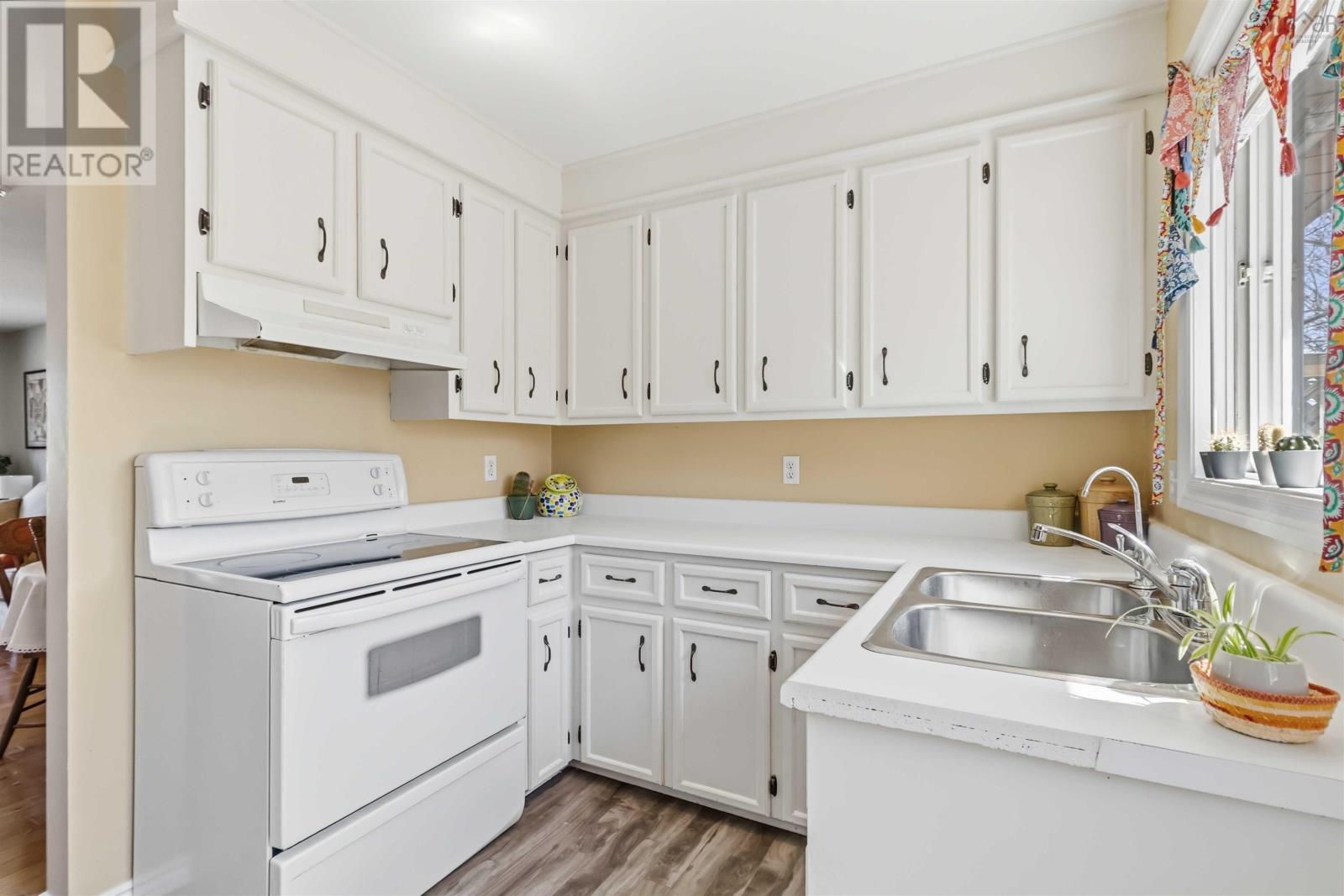 28 Merrimac Drive — photo 13