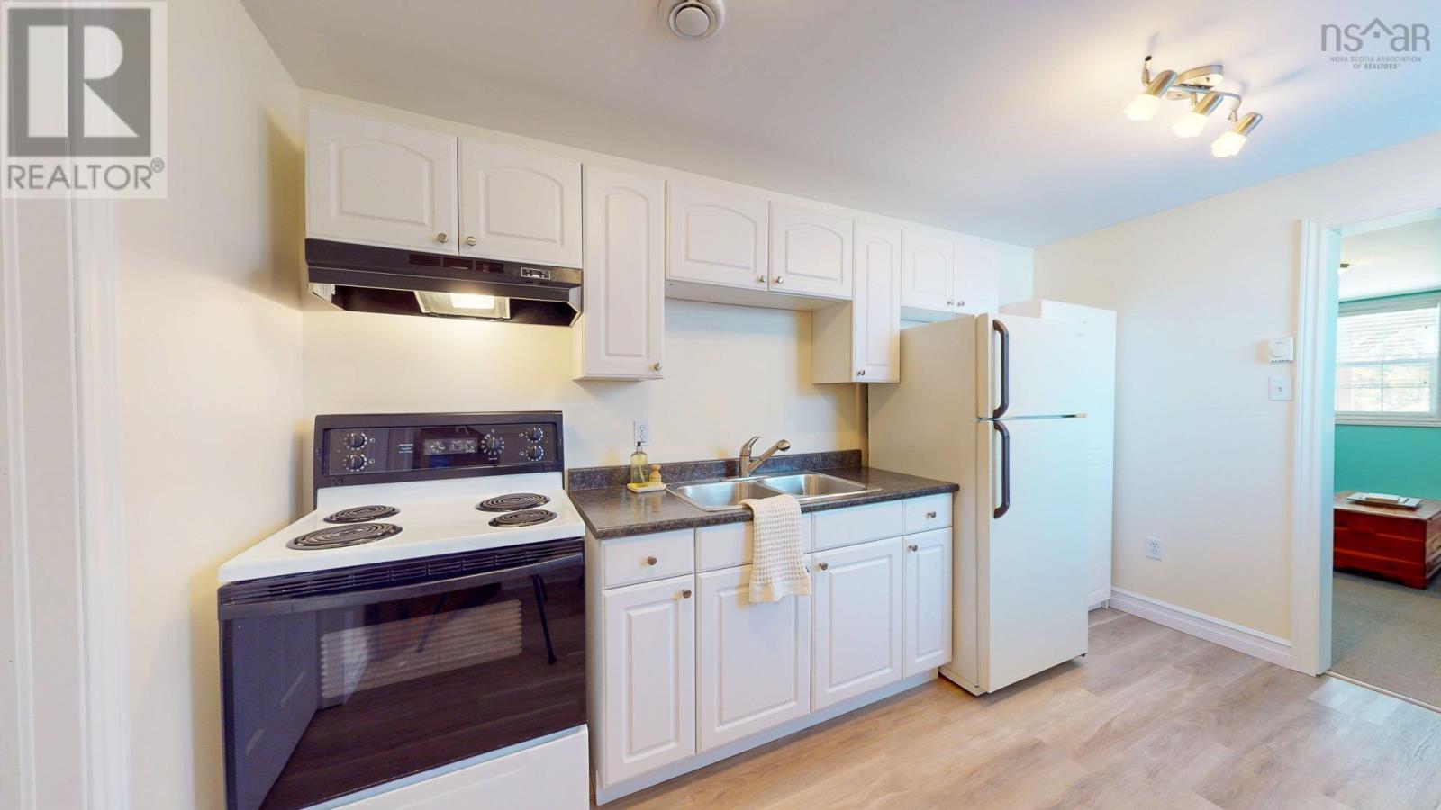 40 Douglas Street — photo 32